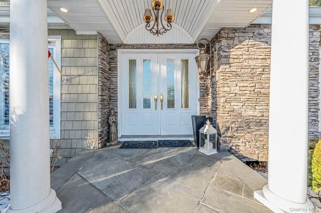 10 Alpine Court, Smithtown, NY 11787