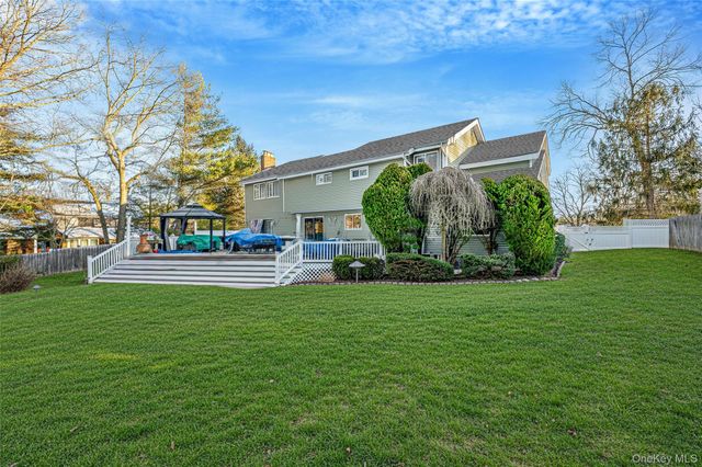 10 Alpine Court, Smithtown, NY 11787