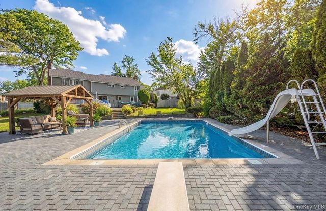 10 Alpine Court, Smithtown, NY 11787