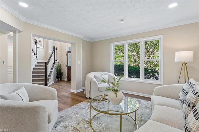 318 Dunnavant LN, Newport News, VA 23606