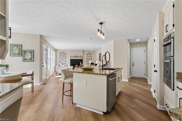 318 Dunnavant LN, Newport News, VA 23606