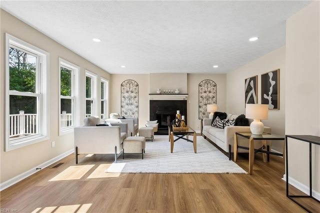 318 Dunnavant LN, Newport News, VA 23606