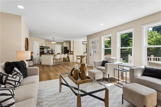 318 Dunnavant LN, Newport News, VA 23606