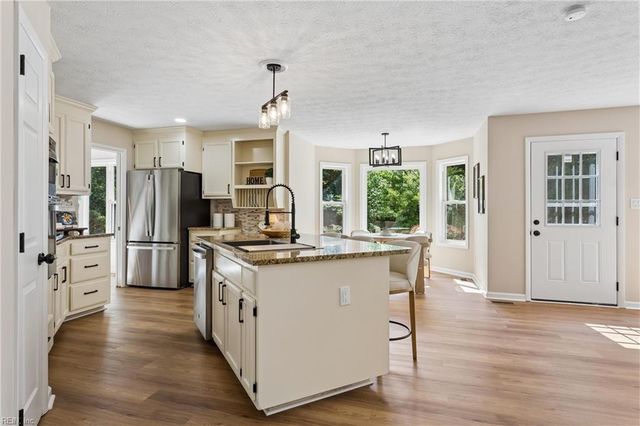 318 Dunnavant LN, Newport News, VA 23606