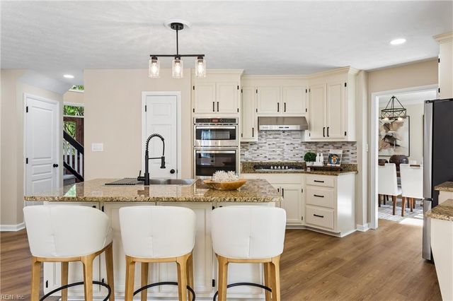 318 Dunnavant LN, Newport News, VA 23606