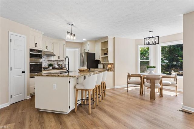 318 Dunnavant LN, Newport News, VA 23606