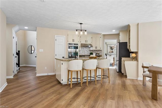 318 Dunnavant LN, Newport News, VA 23606