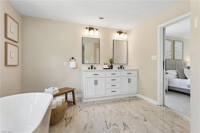 318 Dunnavant LN, Newport News, VA 23606