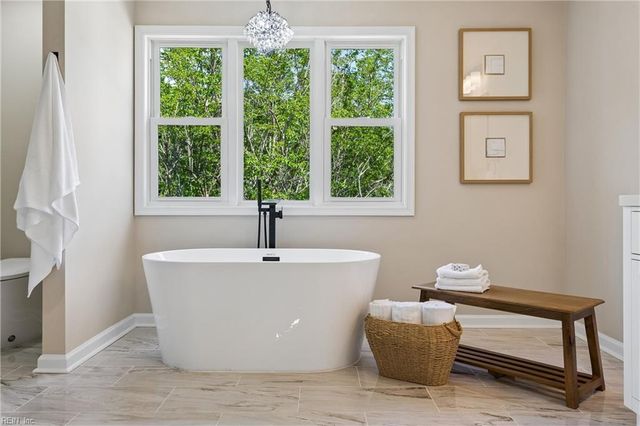 318 Dunnavant LN, Newport News, VA 23606