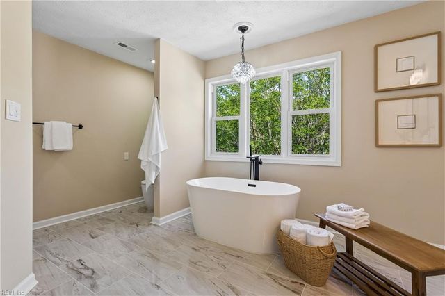 318 Dunnavant LN, Newport News, VA 23606