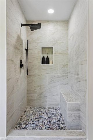 318 Dunnavant LN, Newport News, VA 23606