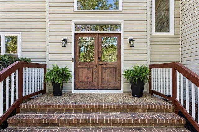 318 Dunnavant LN, Newport News, VA 23606