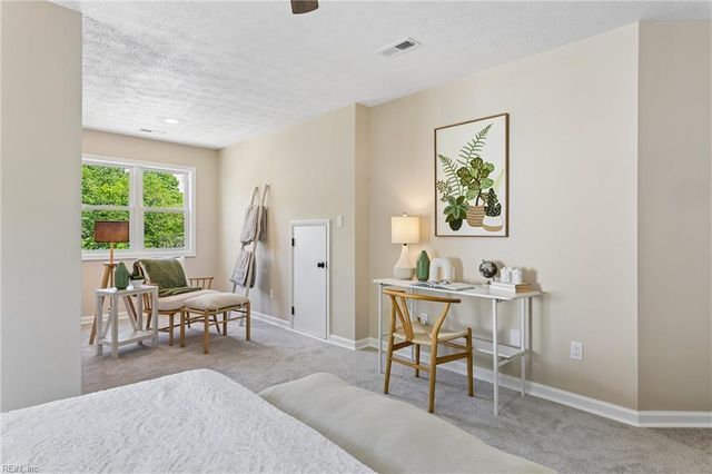 318 Dunnavant LN, Newport News, VA 23606