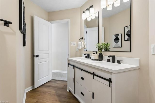 318 Dunnavant LN, Newport News, VA 23606