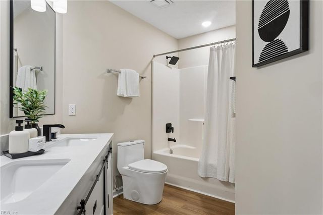 318 Dunnavant LN, Newport News, VA 23606