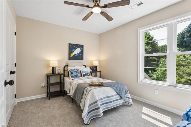 318 Dunnavant LN, Newport News, VA 23606