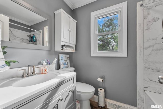 2315 KINGSWAY Drive, Bettendorf, IA 52722