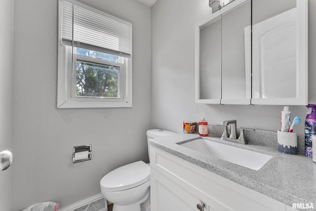 2315 KINGSWAY Drive, Bettendorf, IA 52722