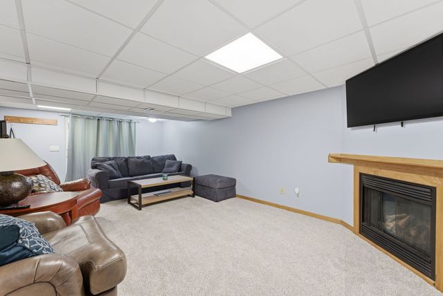 2315 KINGSWAY Drive, Bettendorf, IA 52722