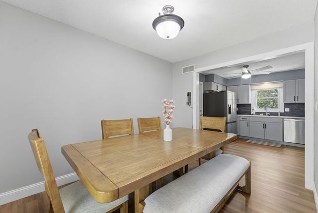 2315 KINGSWAY Drive, Bettendorf, IA 52722