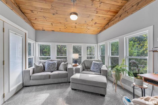 2315 KINGSWAY Drive, Bettendorf, IA 52722