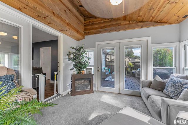 2315 KINGSWAY Drive, Bettendorf, IA 52722