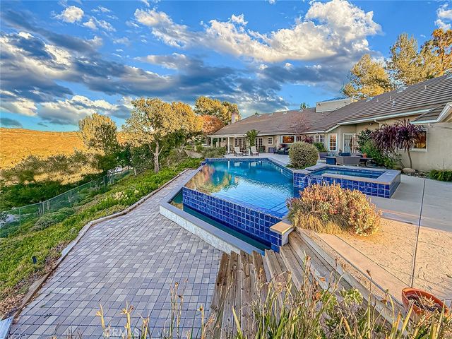 24525 Desert, Newhall, CA 91321