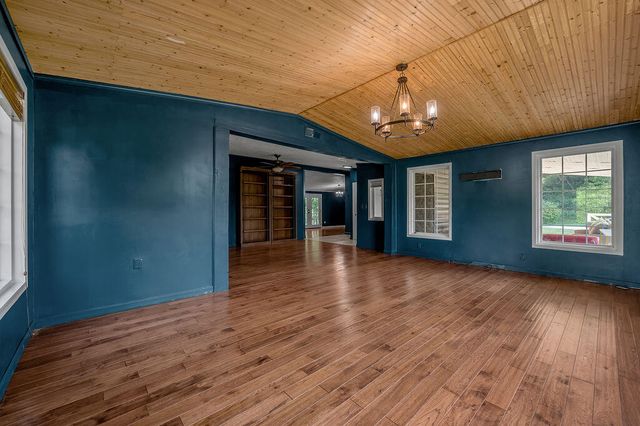690 Finnell Pike, Georgetown, KY 40324
