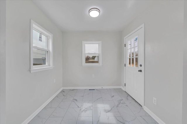 2002 Wayne ST, Roanoke, VA 24012