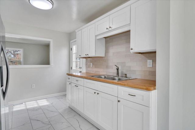 2002 Wayne ST, Roanoke, VA 24012