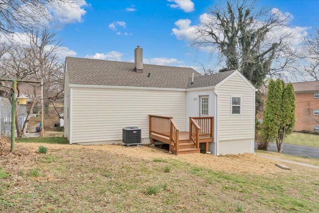 2002 Wayne ST, Roanoke, VA 24012