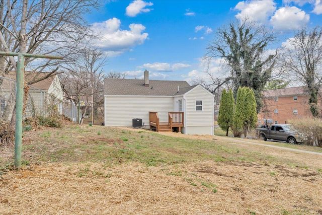 2002 Wayne ST, Roanoke, VA 24012