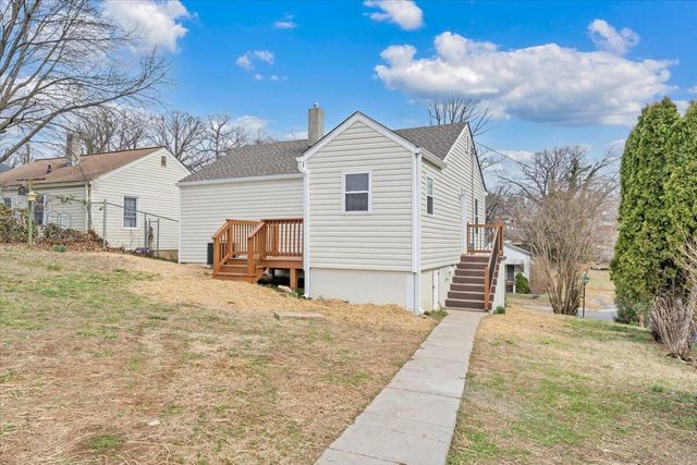 2002 Wayne ST, Roanoke, VA 24012