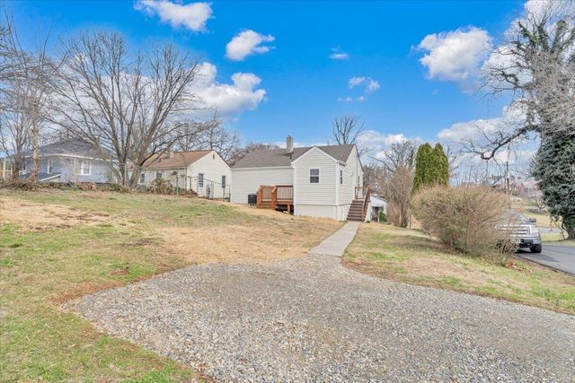 2002 Wayne ST, Roanoke, VA 24012