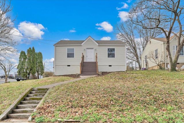 2002 Wayne ST, Roanoke, VA 24012