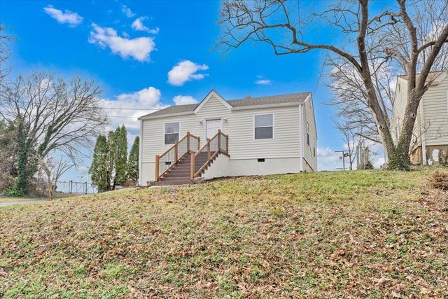 2002 Wayne ST, Roanoke, VA 24012