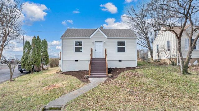 2002 Wayne ST, Roanoke, VA 24012