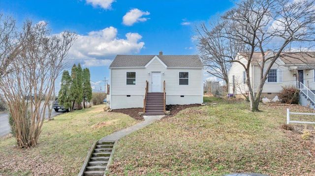 2002 Wayne ST, Roanoke, VA 24012