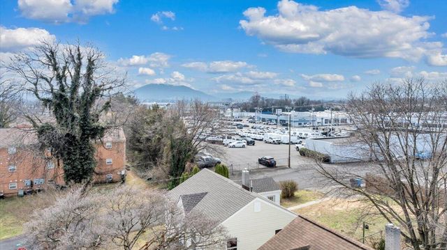 2002 Wayne ST, Roanoke, VA 24012