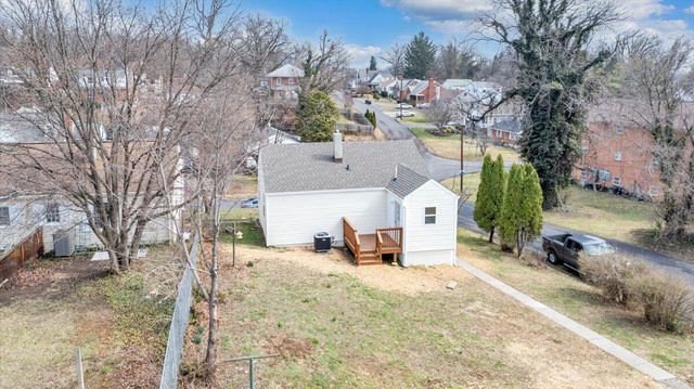 2002 Wayne ST, Roanoke, VA 24012