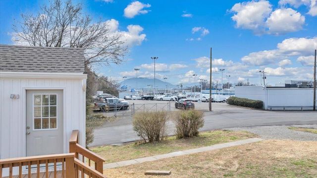 2002 Wayne ST, Roanoke, VA 24012