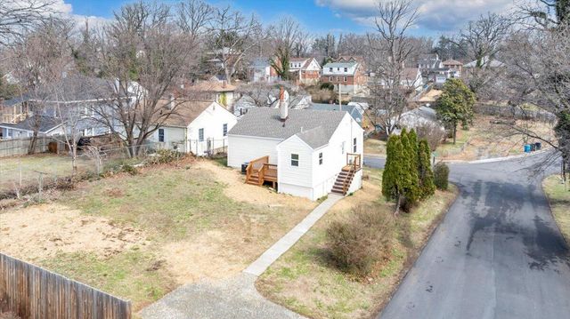 2002 Wayne ST, Roanoke, VA 24012