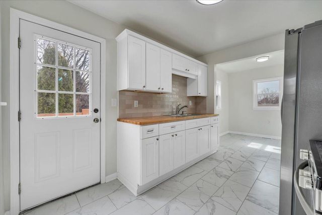 2002 Wayne ST, Roanoke, VA 24012