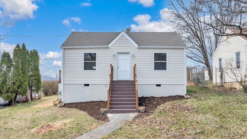 2002 Wayne ST, Roanoke, VA 24012