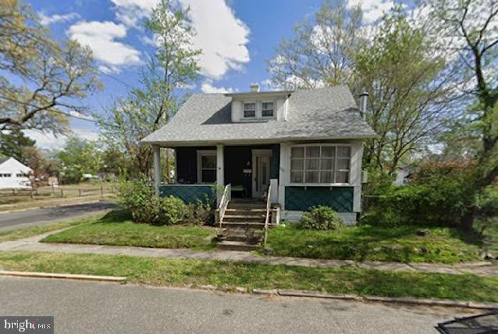 100 HUNTER AVE, Westville, NJ 08093