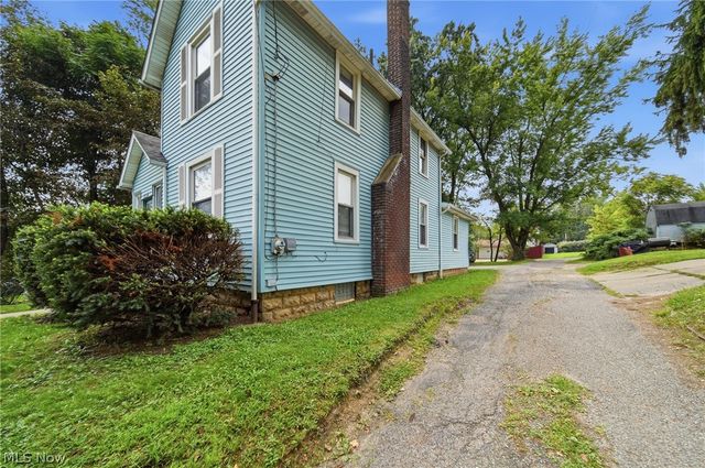 1512 Bonnot Place NE, Canton, OH 44705