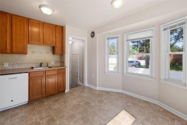 7604 Robinson Avenue, Allen Park, MI 48101