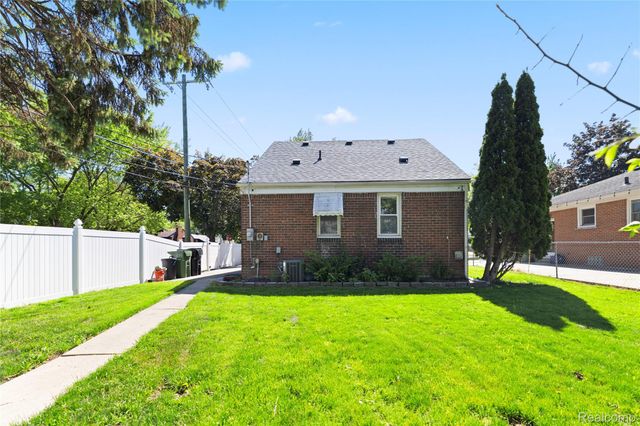 7604 Robinson Avenue, Allen Park, MI 48101