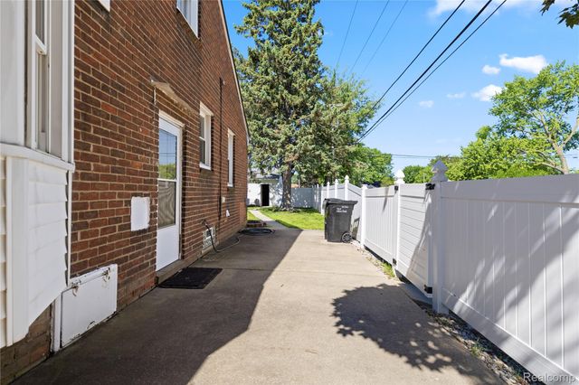 7604 Robinson Avenue, Allen Park, MI 48101