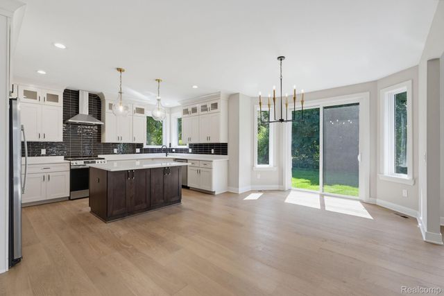 913 Kimberly Court, Troy, MI 48098